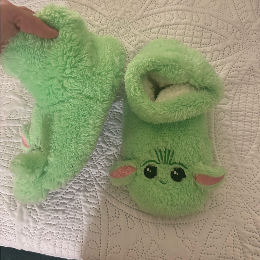 Star Wars/Mandalorian/Grogu Slippers